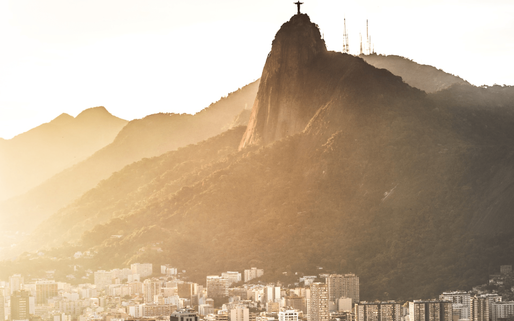 This is the Christ the Redeemer
Monument located on Corcovado Hill in Rio representing the image of the city in "Invisible Life".