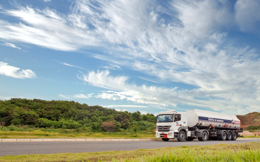 This is an image of a water tank truck on a country side road used to represent a similar truck in "Bacurau".